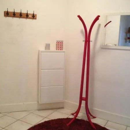 Apartment 8 Minutes Walking From Train Station