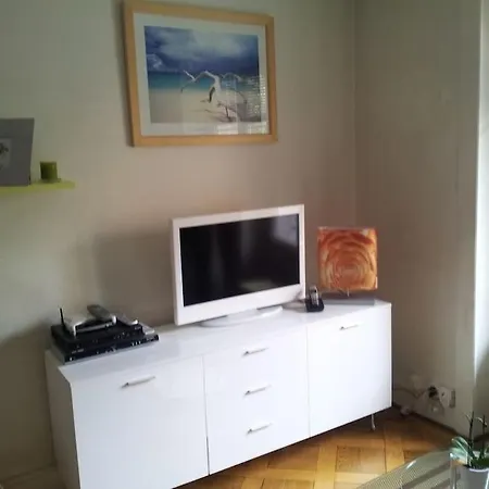 8 Minutes Walking From Train Station *