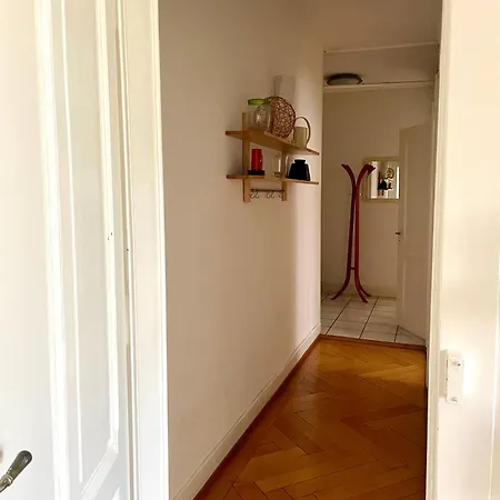 8 Minutes Walking From Train Station Daire