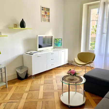 Apartment 8 Minutes Walking From Train Station *