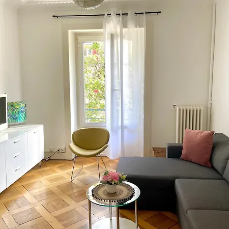 8 Minutes Walking From Train Station Daire