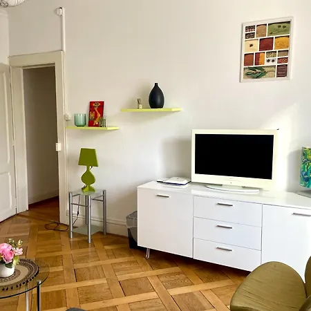 Apartman 8 Minutes Walking From Train Station *