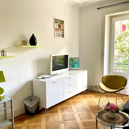 8 Minutes Walking From Train Station Daire