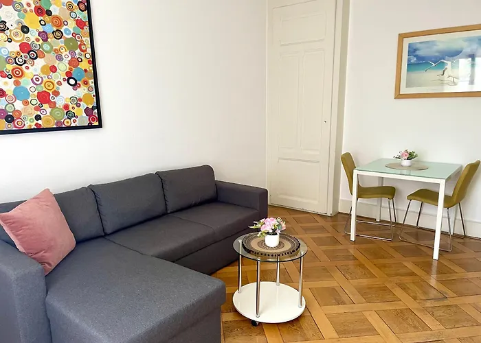 Apartament 8 Minutes Walking From Train Station *