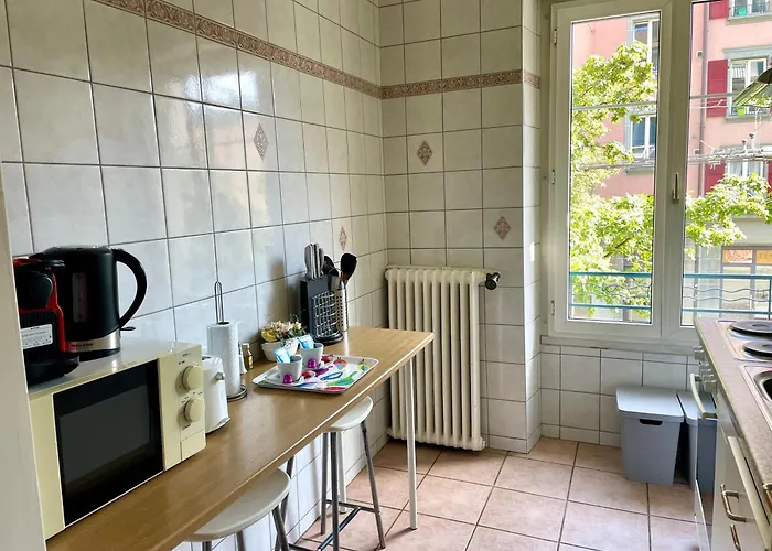 Apartament 8 Minutes Walking From Train Station Lozanna