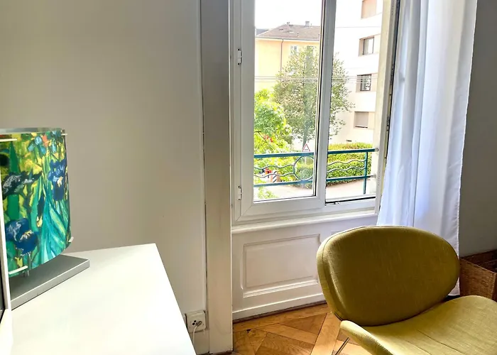 8 Minutes Walking From Train Station Apartmán Лозана