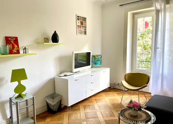 8 Minutes Walking From Train Station Apartmán