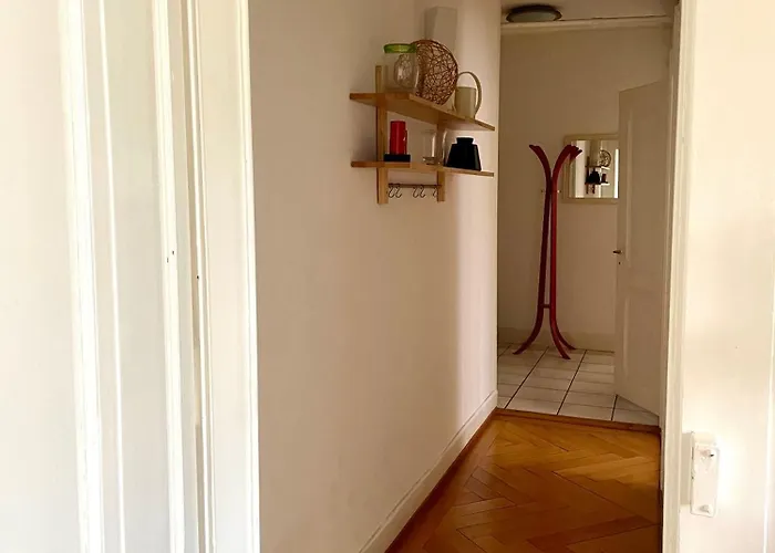 8 Minutes Walking From Train Station アパート